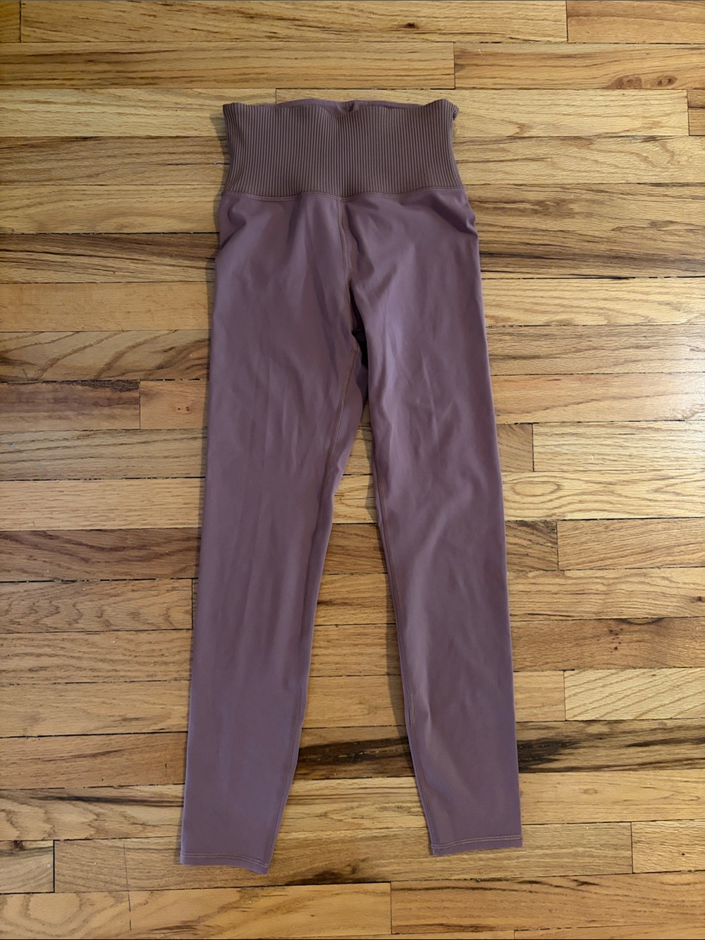 Vuori Ribbed-Waist Leggings in Mauve